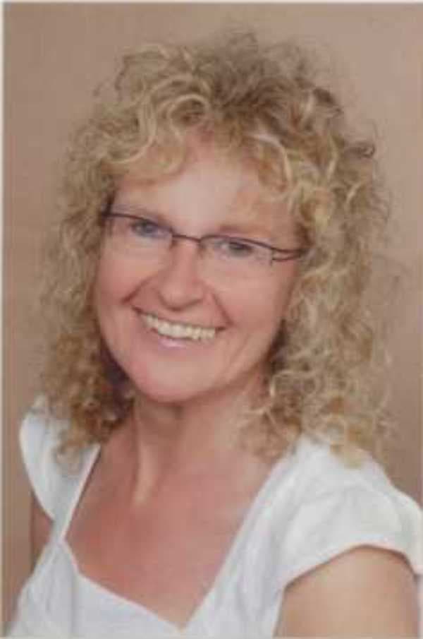 Frau Christiane Schön