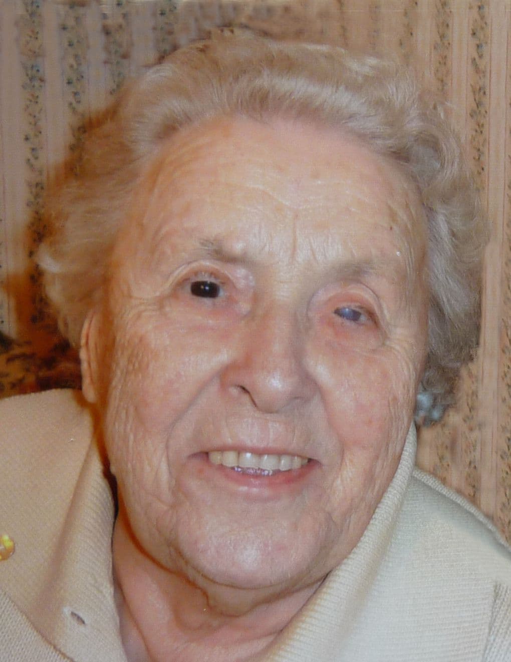 Frau Annemarie Micarelli