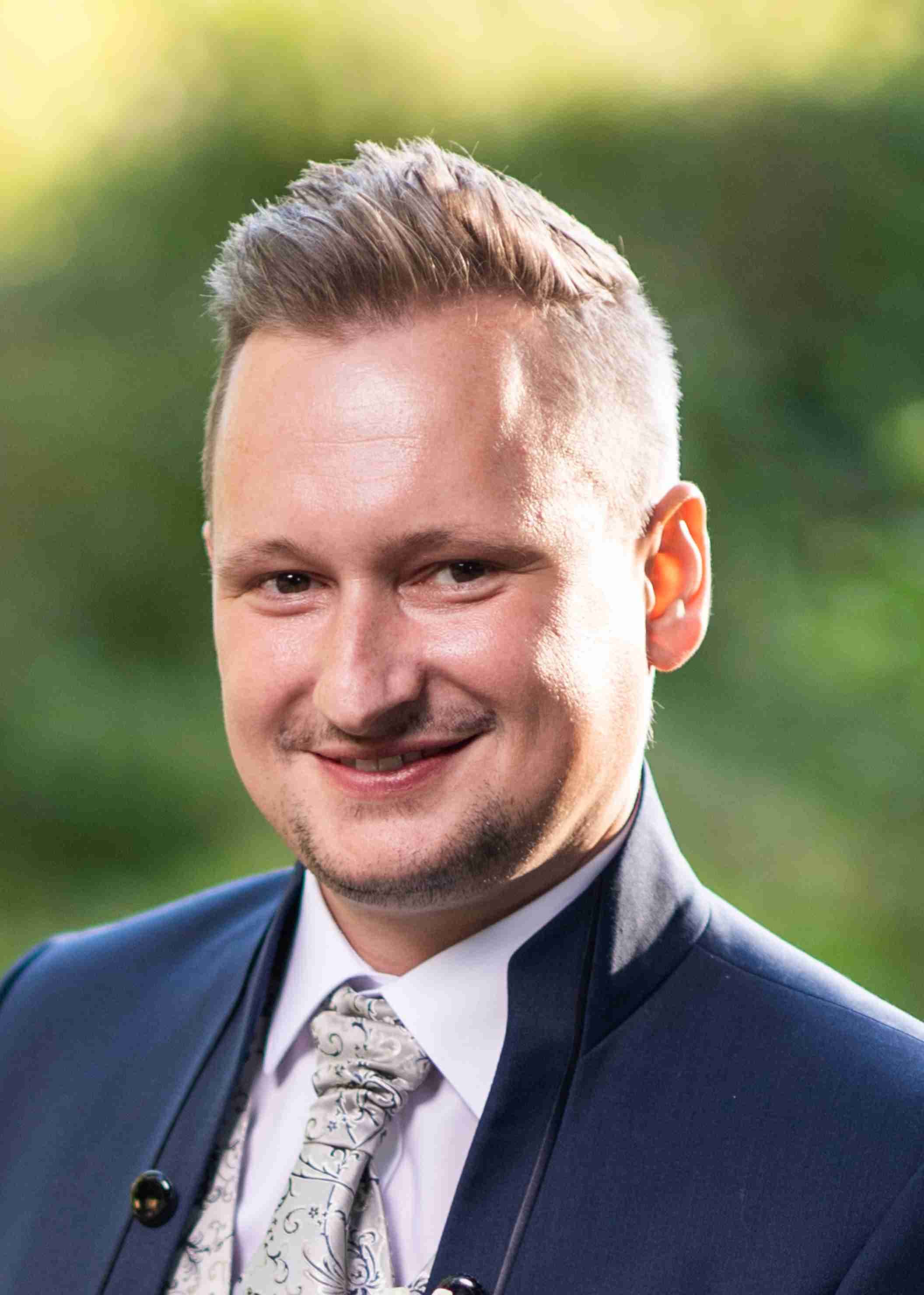 Herr Dr. Michael Neuß